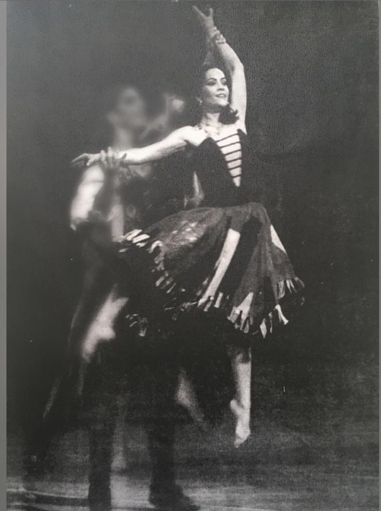 photo of Christina-Maria Mittelmaier dancing with partner in Don Quixote